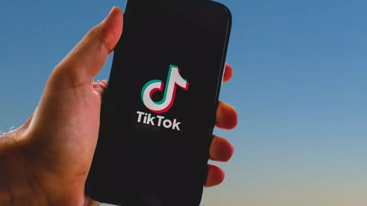 Nepal prohíbe Tik Tok por «perturbar la armonía social»