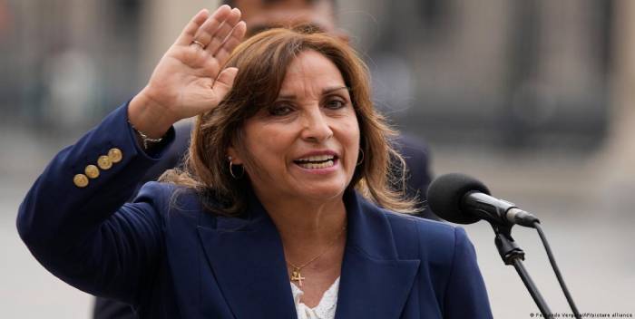 Perú: Dina Boluarte renuncia a la inmunidad presidencial