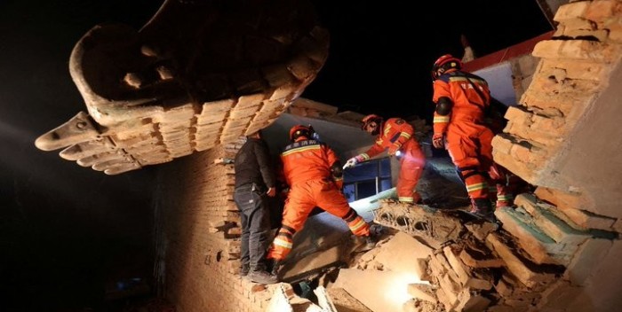 Continúan rescates en China tras terremoto que deja 118 muertos
