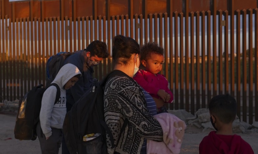 Juez de EE. UU. prohíbe separar a familias migrantes en la frontera durante ocho años