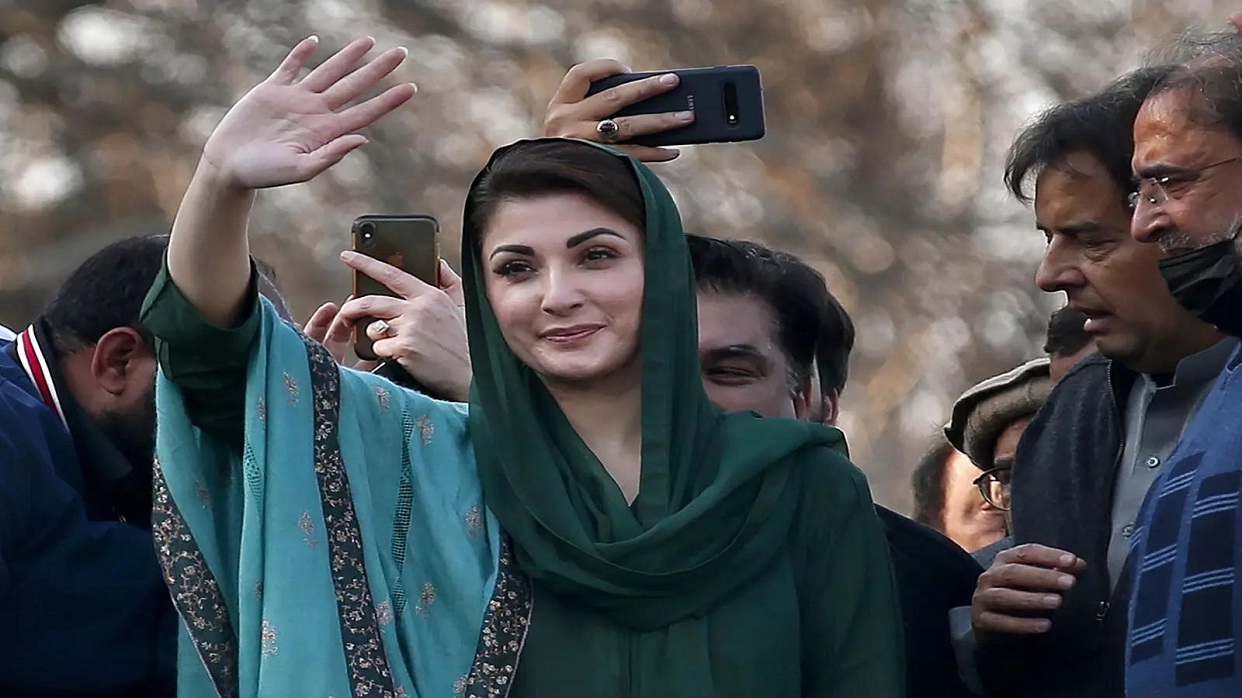 ¡Primera vez! Una mujer es jefa de gobierno en Pakistán
