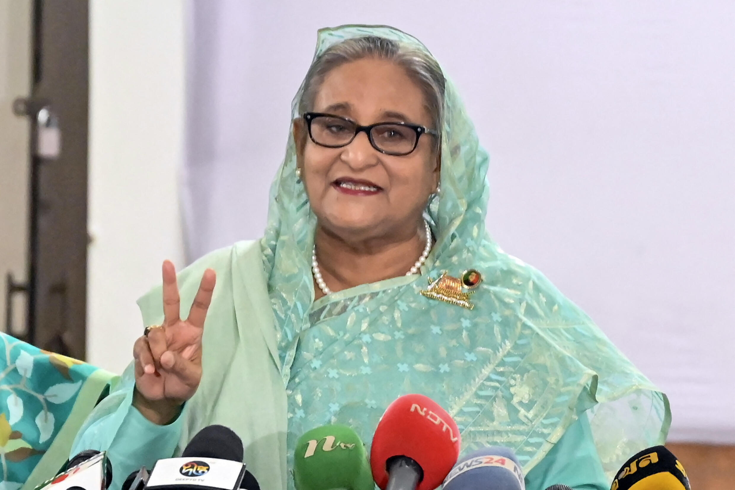 Renuncia de la Primera Ministra de Bangladesh tras protestas