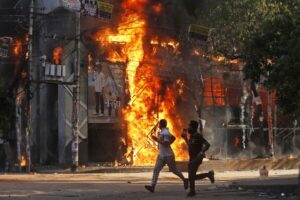 Decenas de muertos y heridos han dejado las protestas en Bangladesh. Foto///La Voz de Ámerica