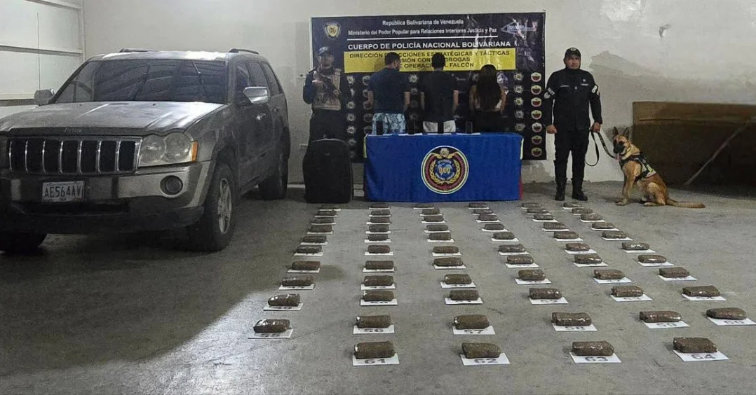 Detienen a una mujer y dos hombres con droga en Caja de Agua - Cápsula ...
