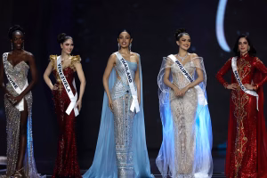 Las cinco finalistas de Miss Universe 2025: Miss Costa de Marfil, Olivia Yacé; Miss Venezuela, Stephany Abasali; Miss Tailandia, Praveenar Singh; Miss Filipinas, Ahtisa Manalo; y Miss México, Fátima Bosch. (Agencia EFE)
