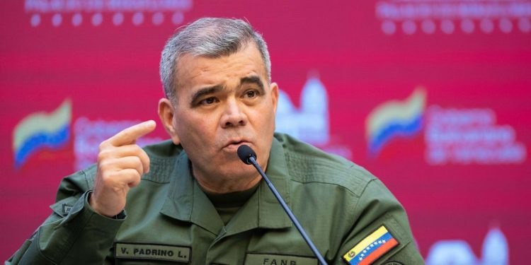 Padrino reconoce que no permitió defensa de Maduro el 3E: «Era inviable sacar un avión»