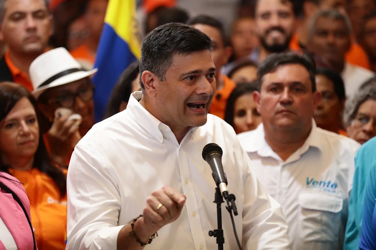 Freddy Superlano es liberado tras 18 meses de detención en Venezuela