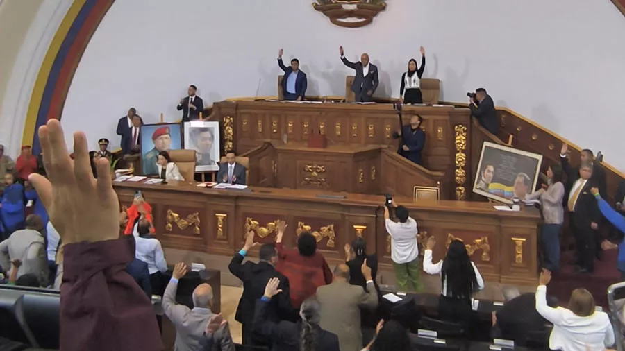 Implementan Ley de Amnistía para políticos en el exilio
