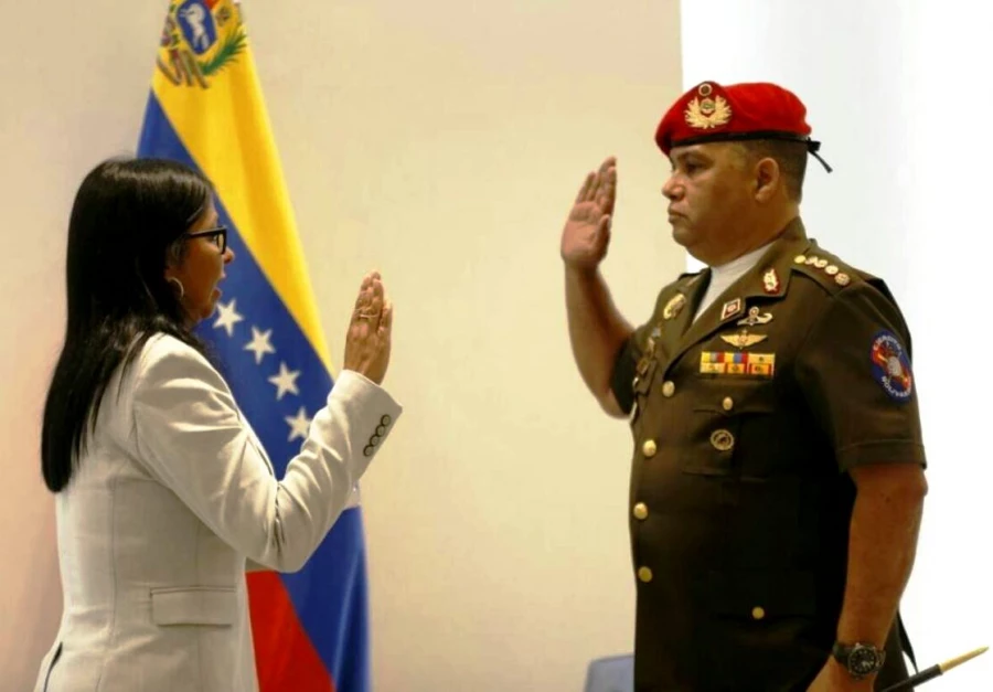 Gustavo González López, nuevo ministro de la Defensa