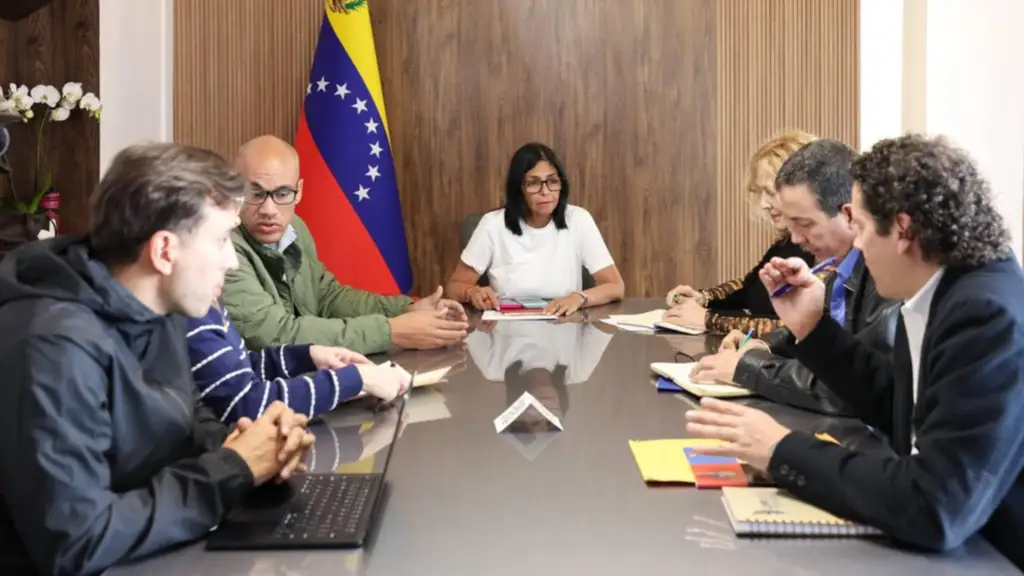 Presentan plan de aumento a maestros
