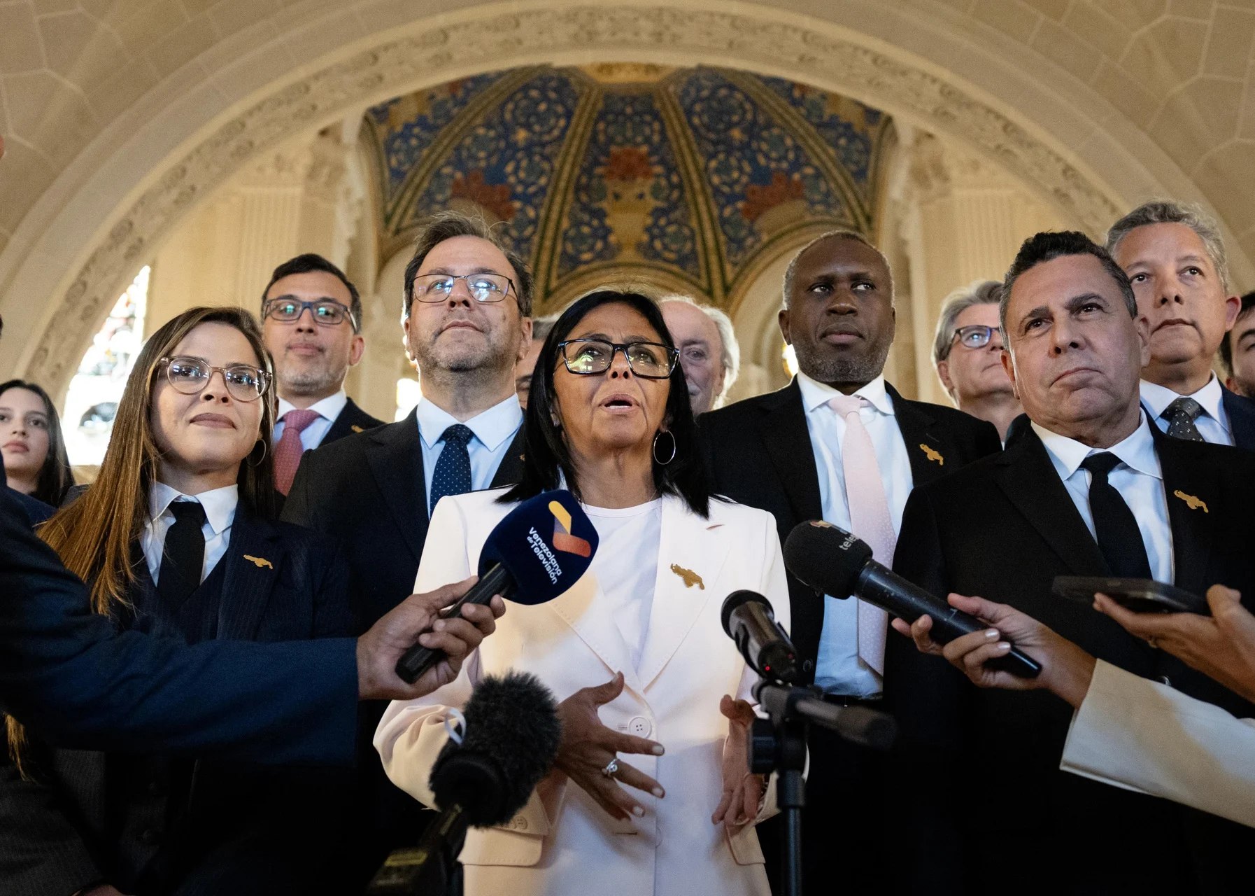 Delcy Rodríguez regresa a Venezuela tras firme defensa del Esequibo ante la CIJ