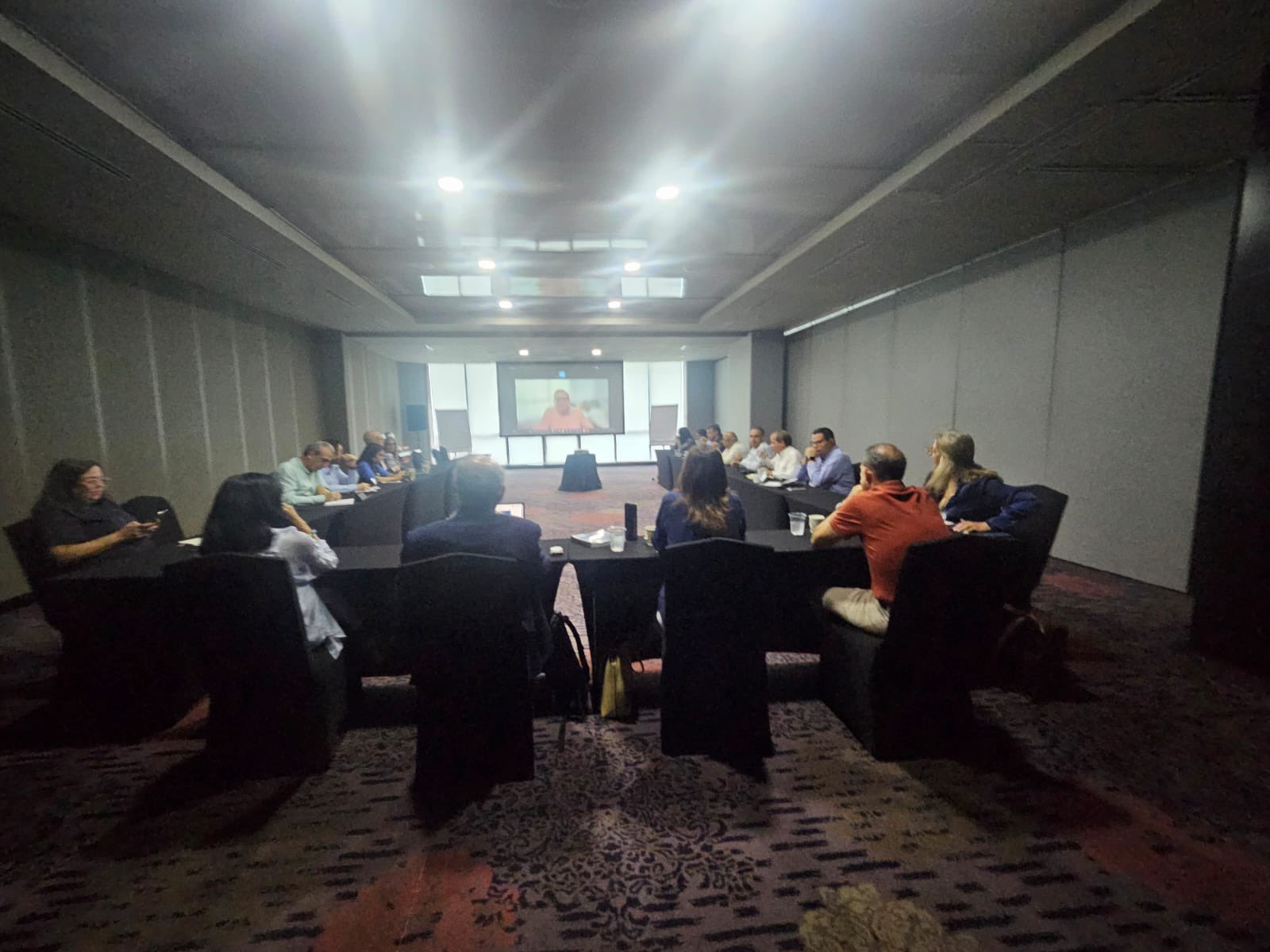 Plataforma Unitaria se reúne en Panamá con María Corina Machado