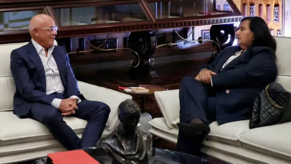Jorge Rodríguez y Dinorah Figuera sostienen primera reunión de trabajo
