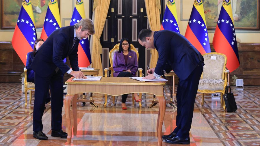 PDVSA y Repsol firman acuerdo petrolero