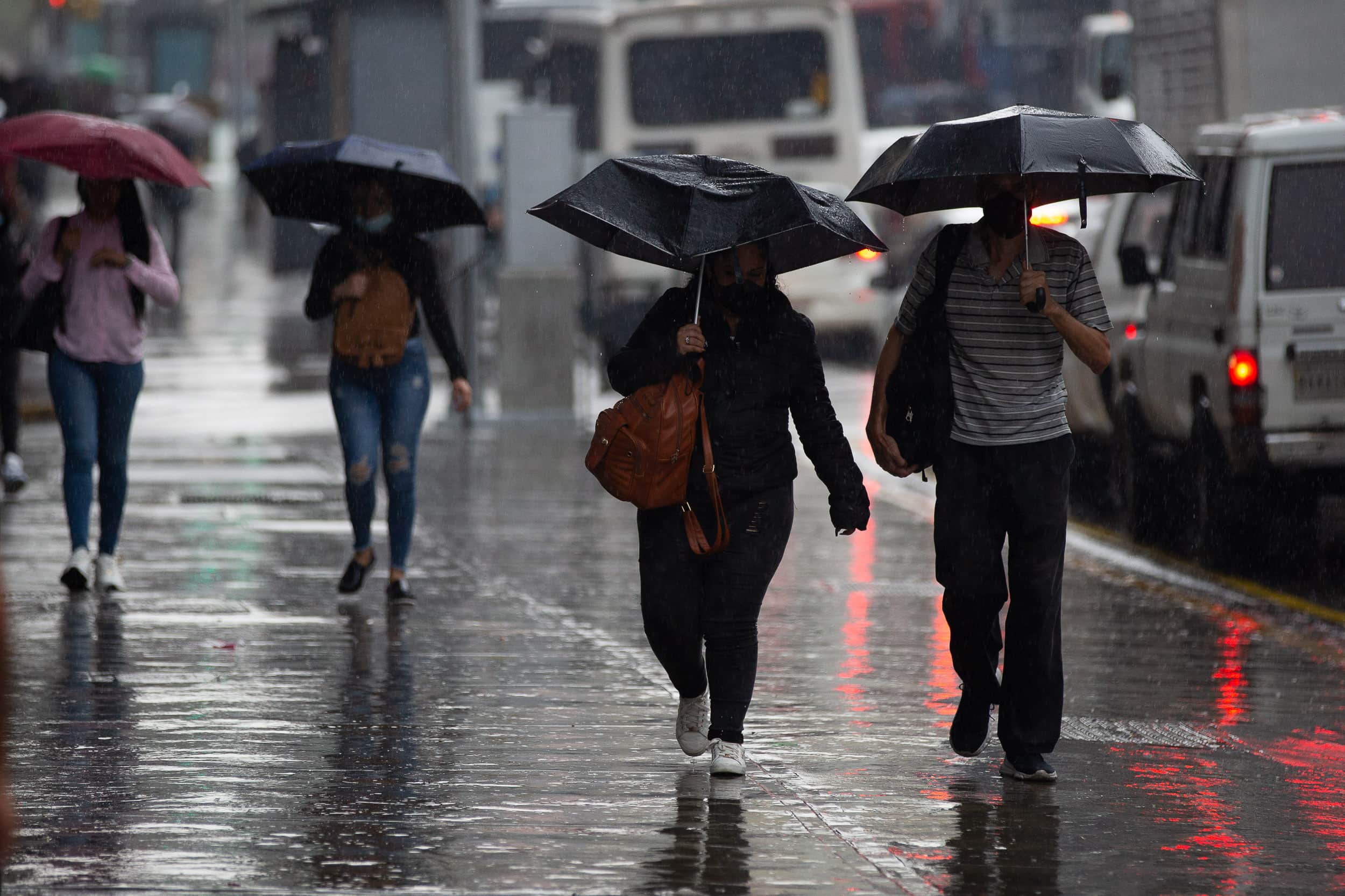 Lluvias en gran parte del país por el paso de la onda tropical N.º 46, según Inameh