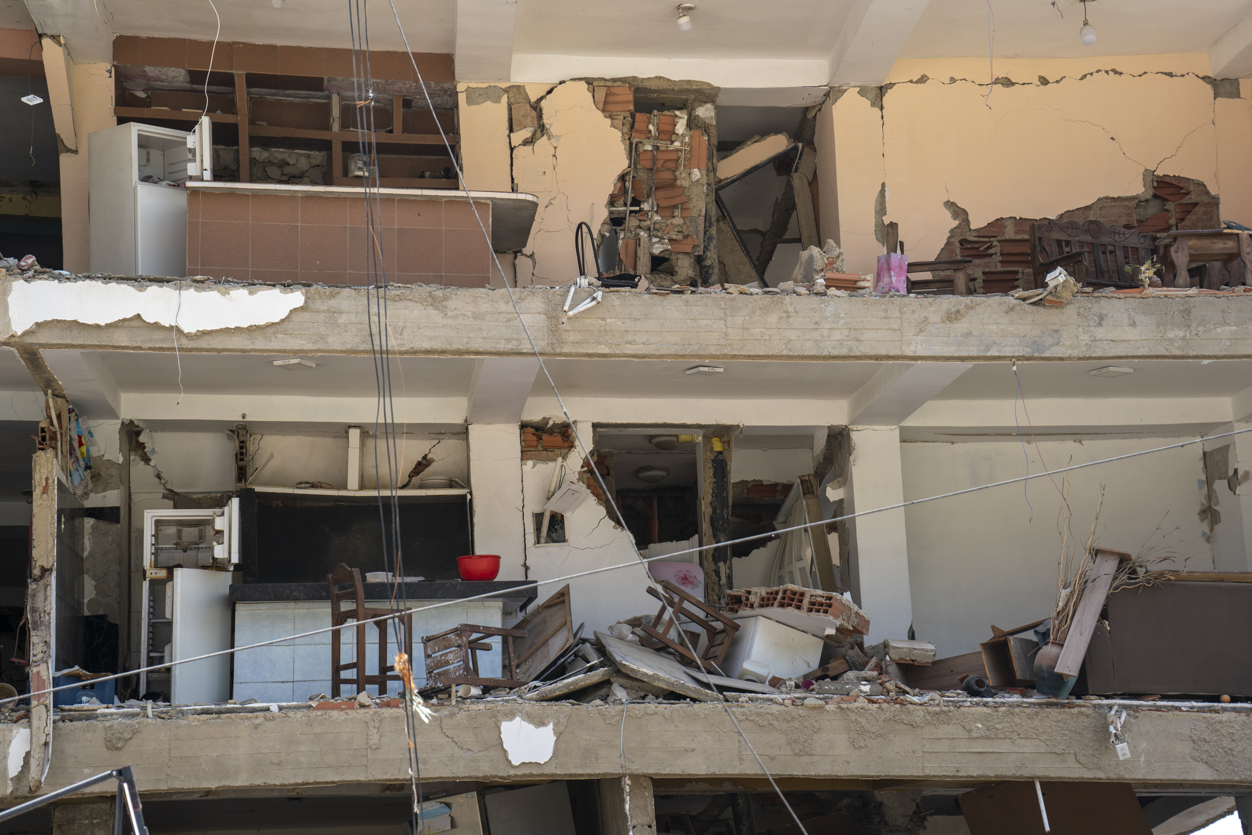 La Guaira | Piden recuperar los cuerpos antes de demoler edificios