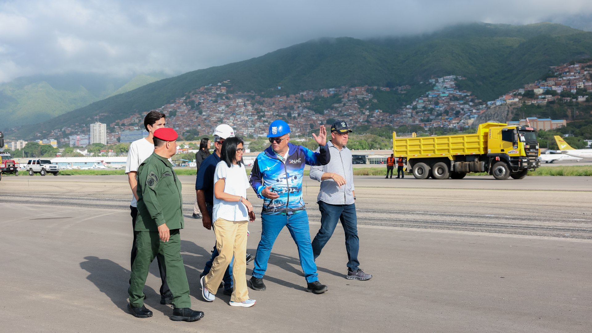 Delcy Rodríguez supervisa recuperación del Aeropuerto de Maiquetía