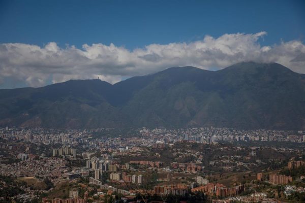 Ministro de Transporte descarta construir un aeropuerto en Caracas
