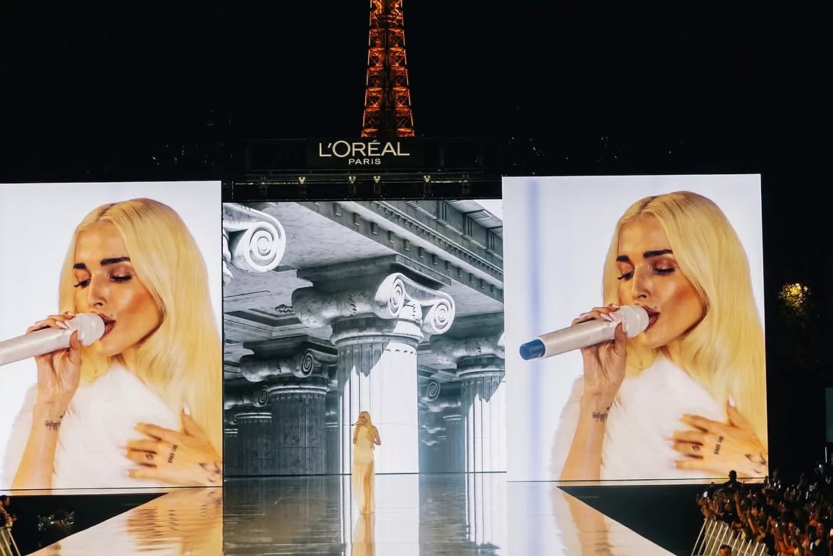 ¡Orgullo nacional! Elena Rose hace historia en París y pone a latir a Venezuela en la pasarela de L’Oréal (+VIDEO)