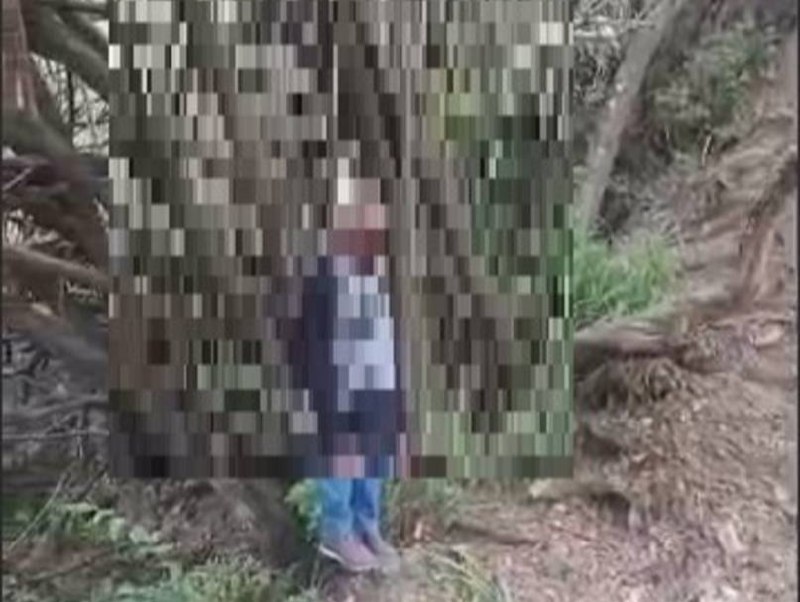 Hallan cuerpo de un hombre suspendido de un árbol en la Cota Mil