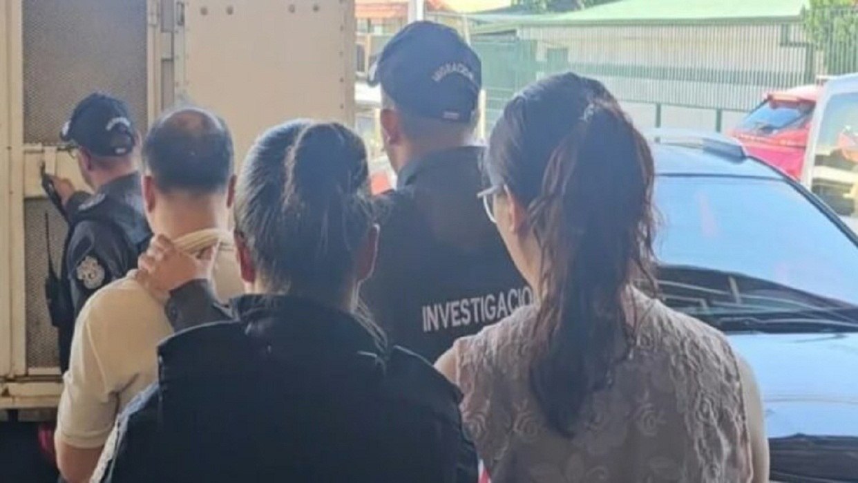 Detienen a dos chinos por trata y explotación laboral de menores venezolanas en Costa Rica