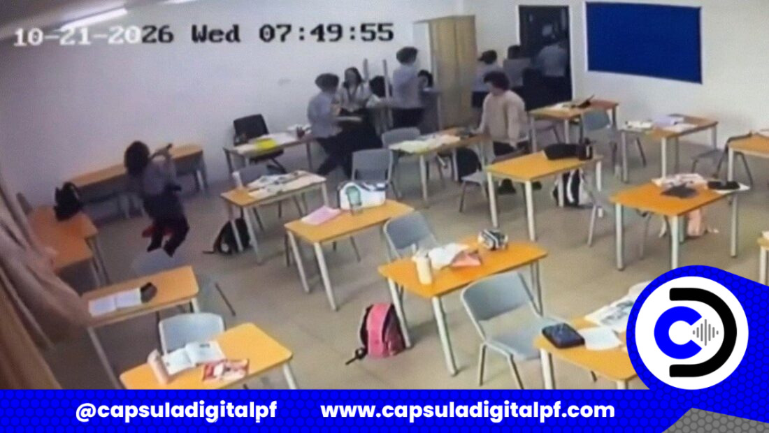 VIDEO FUERTE: Estudiante ataca a su docente con un hacha y lo muestra en vivo
