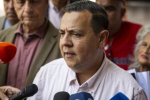 Javier Tarazona: «La única forma de avanzar es liberando a todos los presos políticos»