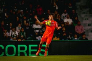Jon Mikel Aramburu sufre una lesión en el sóleo informó la Real Sociedad