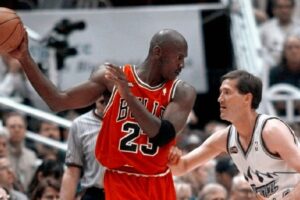 Camiseta de Michael Jordan fija récord de 14 millones en subasta