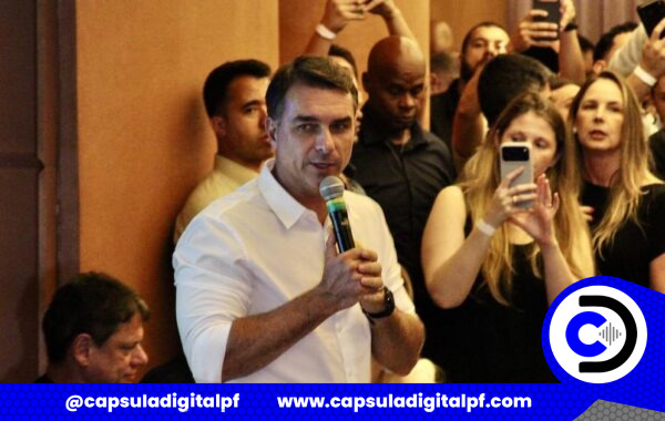 Flávio Bolsonaro retoma visitas a su padre en medio de elecciones