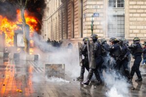 «¡Francia está ardiendo!»: Trump le da un consejo al Gobierno francés en medio de los masivos disturbios
