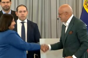 Tercer ciclo de diálogo acuerda revisar 4 leyes e instala nueva mesa de garantías