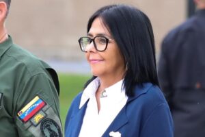 Delcy Rodríguez a sectores radicales: «Yo sé que hay quienes están hambrientos de poder, nosotros estamos para servir al pueblo»